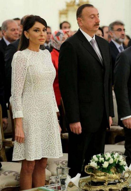 Первая леди Азербайджана затмила икону стиля Меланию Трамп. Вот как она выглядит