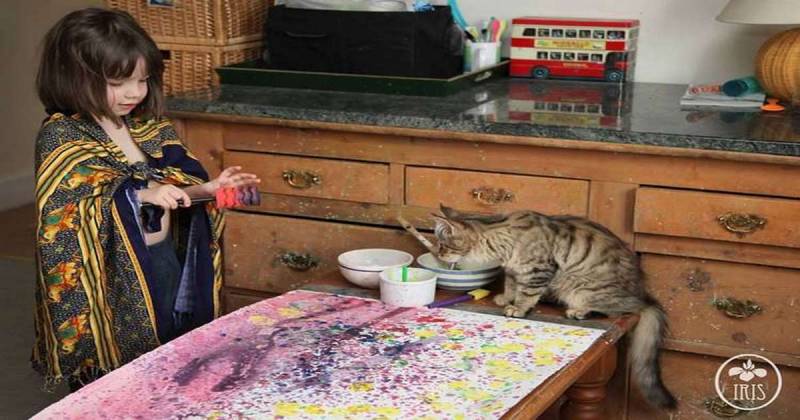 Шестилетняя девочка-аутист пишет волшебные картины, поражающие искусствоведов