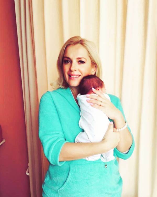 Мария Порошина с новорожденным сыном вернулась домой из роддома: кто встретил актрису на выписке