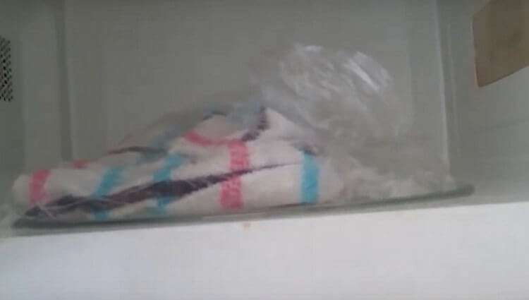Как отстирать кухонные полотенца с помощью микроволновки. Стали словно вчера купленные!
