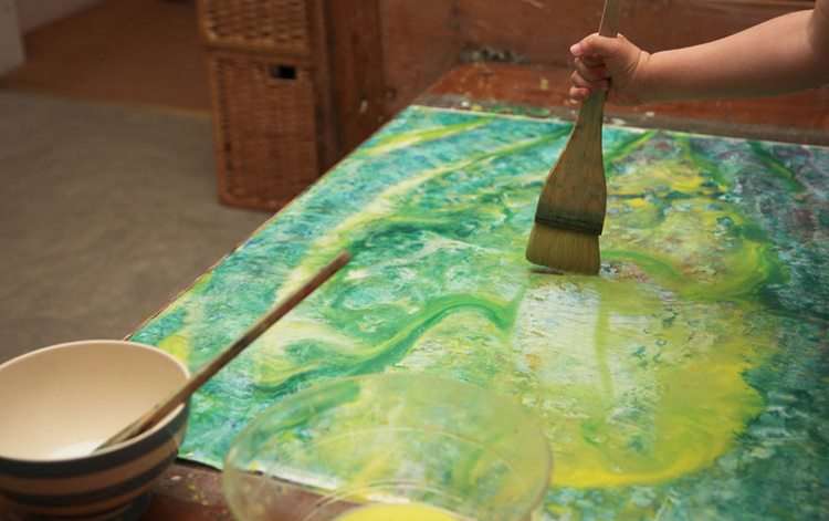 Шестилетняя девочка-аутист пишет волшебные картины, поражающие искусствоведов
