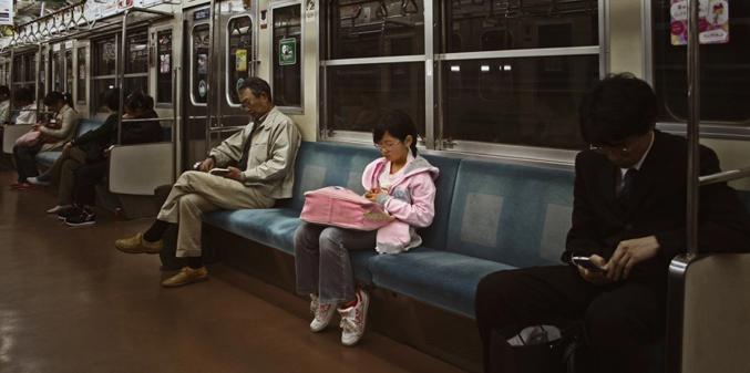 5-летние японские дети сами ездят на метро и убираются в школах. Как так?