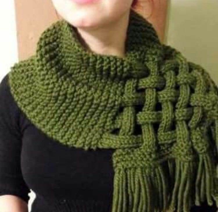 Снуд-шарф с элементами плетения: просто, стильно и необычно