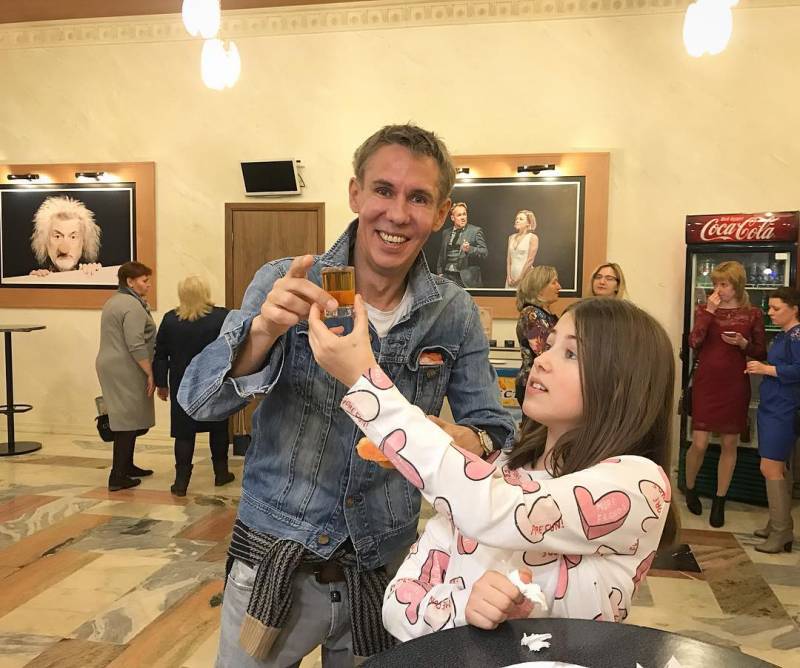 “Она меня очень обидела”: дочь актера Алексея Панина не хочет видеться и общаться с собственной матерью