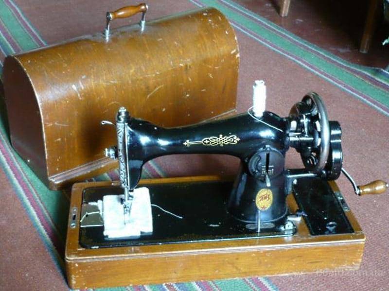 Если у вас осталась советская швейная машинка — не спешите выбрасывать. Их скупают антиквары!