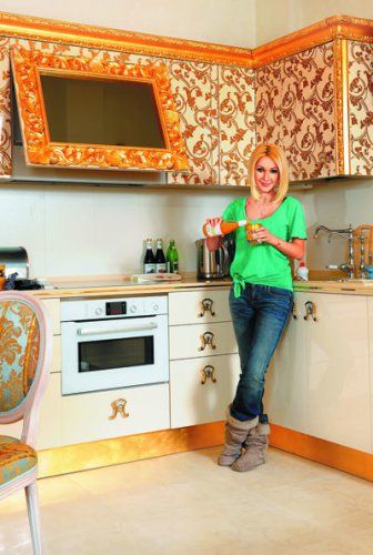 «Такая странная роскошь»: Лера Кудрявцева показала свою гламурную квартиру