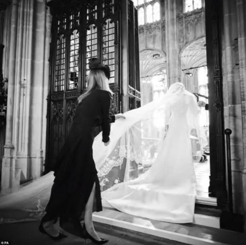 Меган и Гарри показали редкие кадры со своей свадьбы в честь первой годовщины