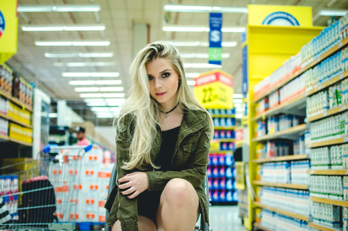 10 прекрасных девушек в супермаркетах, из-за которых вы забудете, за чем пришли