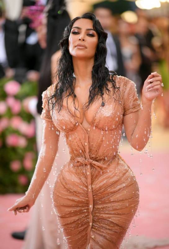 «Мокрое» платье Ким Кардашьян поразило всех на Met Gala!