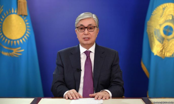 Президент Казахстана попался на фотошопе — вот как ему убрали морщины и второй подбородок