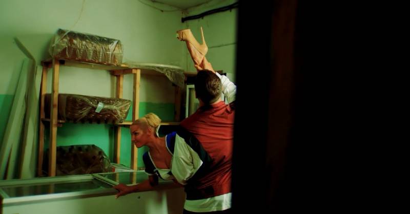 «Зина из магазина»: балерина Анастасия Волочкова сменила профессию, став продавщицей в сельском гастрономе