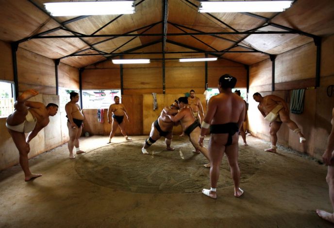 Жизнь борцов сумо: трудности питания и тренировок