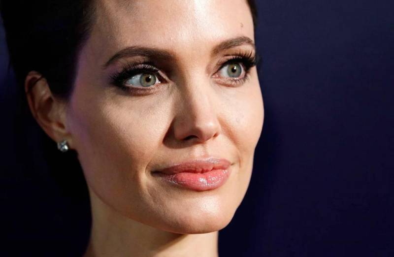 Редкая красота матери Анджелины Джоли: своей внешностью актриса обязана матери