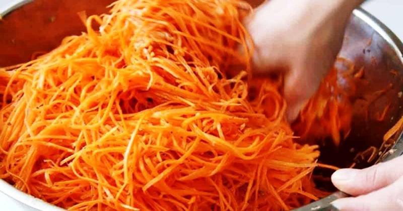 Рецепт моркови по-корейски. Получается сочной, острой и ароматной