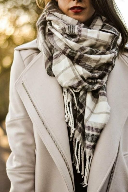 Как завязать шарф этой осенью, чтобы создать стильный образ