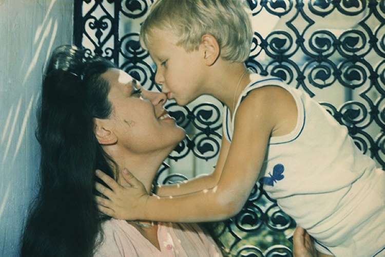 42-летний сын Валентины Толкуновой никогда не помогал ей: после ухода певицы наследник живёт на все кровно заработанные деньги матери