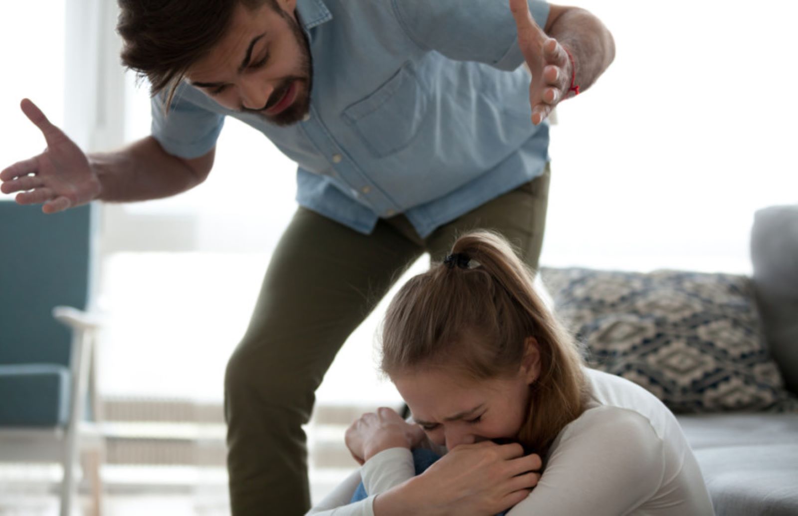 Насилие в семье – недопустимый аспект и куда обратиться за помощью?